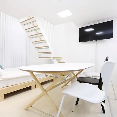 J Garden Apartment